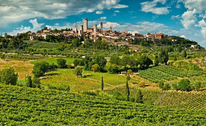 depositphotos_95147764-stock-photo-typical-tuscan-landscape.jpg