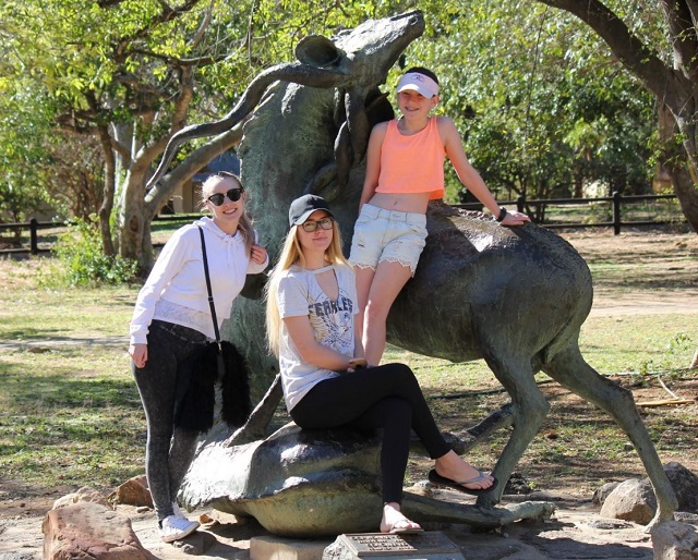 Statue 2017 v2.jpg