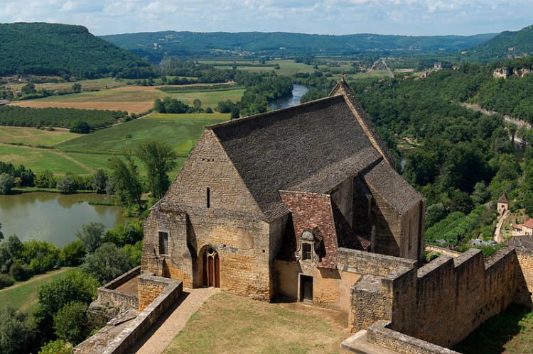 800px-Château_de_Beynac_Chapelle_Dordogne_10.jpg